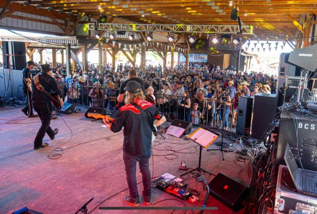 Heartwarming Move From Countryfest