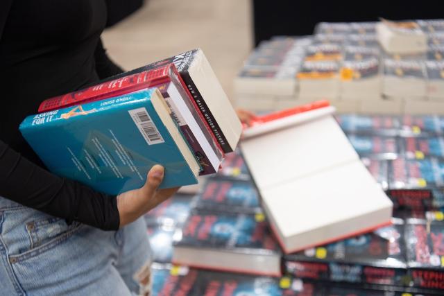 Fill Your Bookcase In Neepawa 