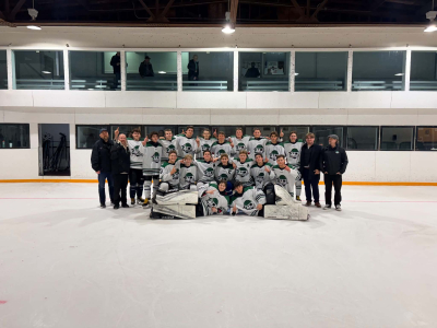 Clippers Hockey Roll In Glenboro 